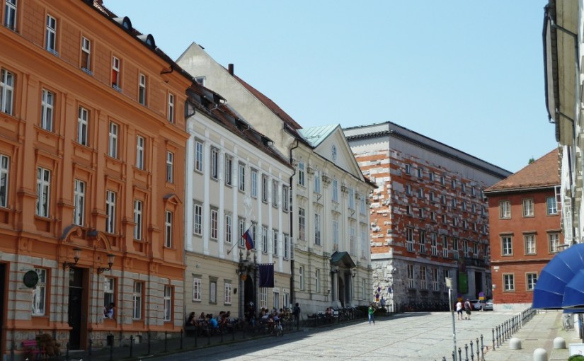 N for Narodna in univerzitetna&nbsp;knjižnica