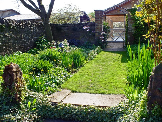 outside-the-bathing-pool-garden