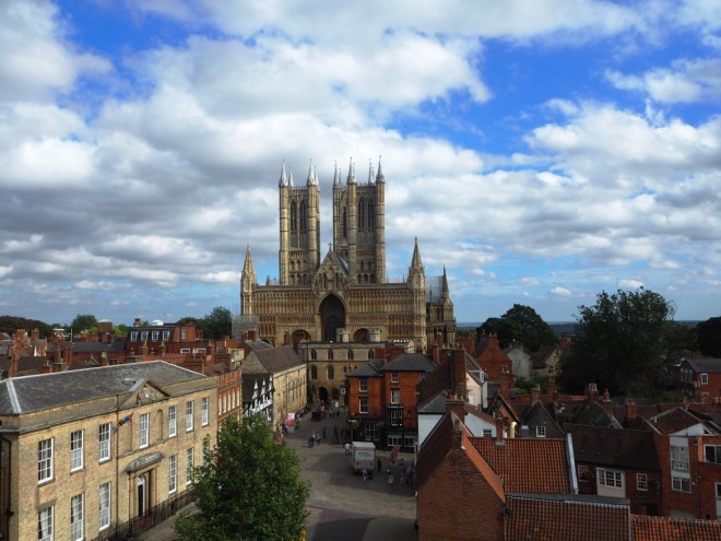 The castle faces the cathedral and market place in the upper town